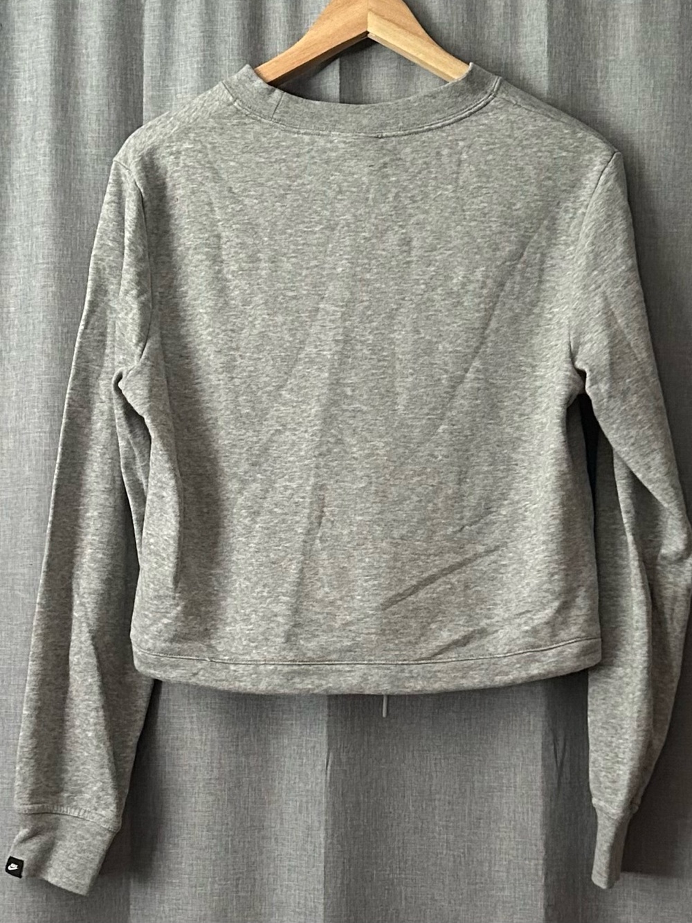 Nike Cropped Crew Neck Sweatshirt - Picture 2 of 11